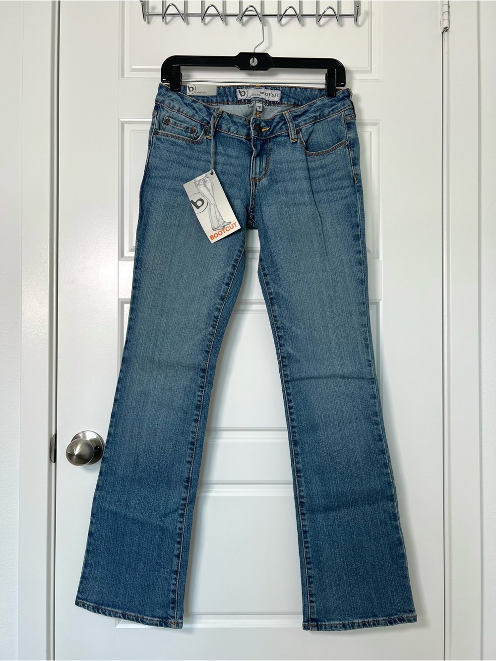 Bullhead // NWT Women's Y2K Low Rise Beach Bootcut Denim Jeans size 7 / 28